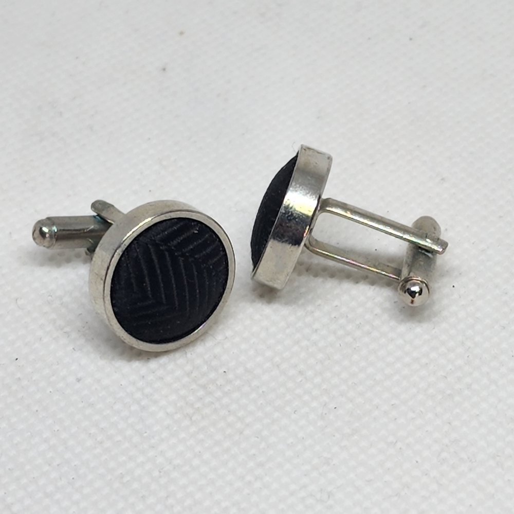 Vintage Men's Silver toned Toggle Back  Cuff link with Fabric Insert Panels